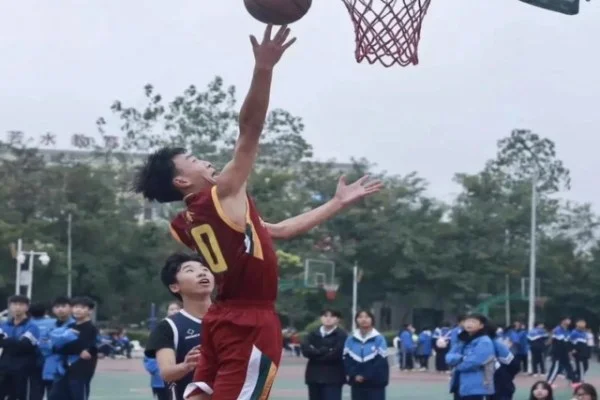 NFL比尔对阵酋长：阿伦与马霍姆斯四分卫对决战术心态与胜负手全景分析
